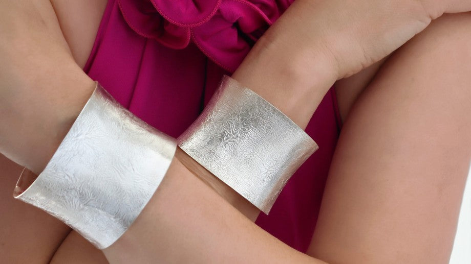 The Bracelet Duo – Styling Tips for Both Wrists
