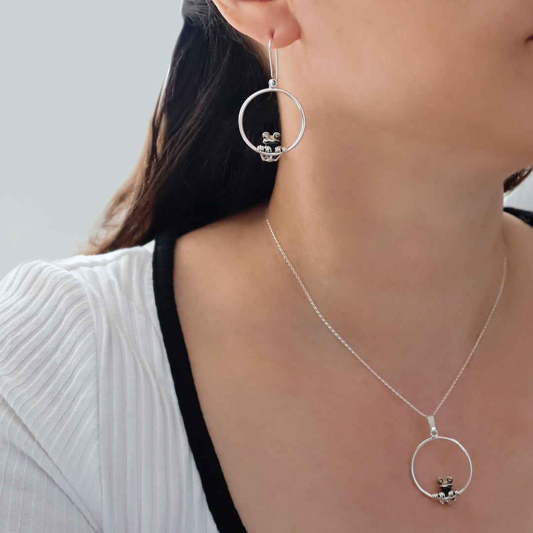 Unique Silver Frog Hoop Pendant Necklace