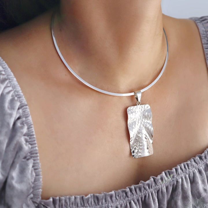 Hammered Silver Luz Pendant Necklace