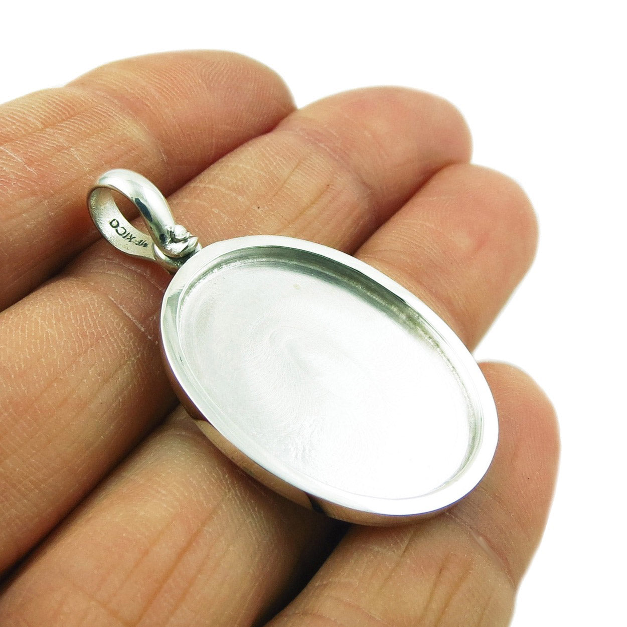 Silver on sale oval locket